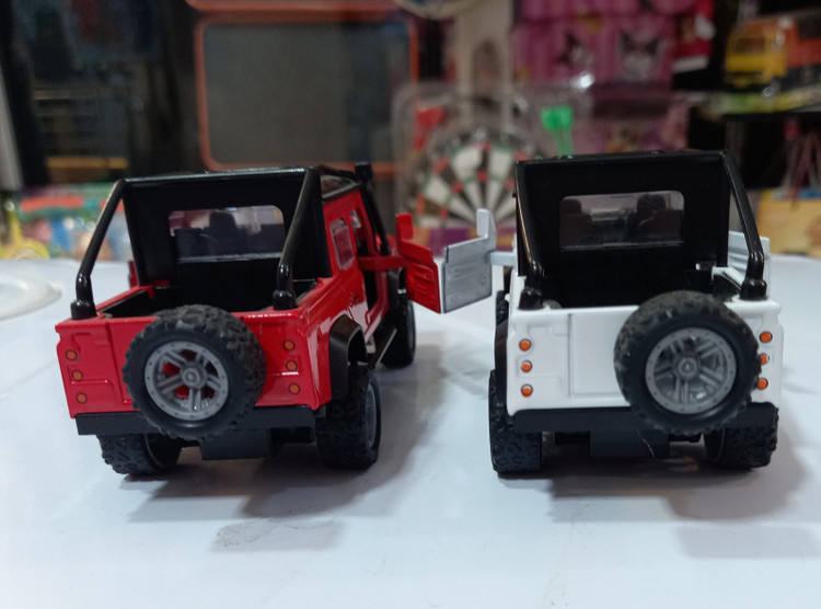 ماکت ماشین فلزی لندرور Land rover موزیکال و چراغدار وارداتی