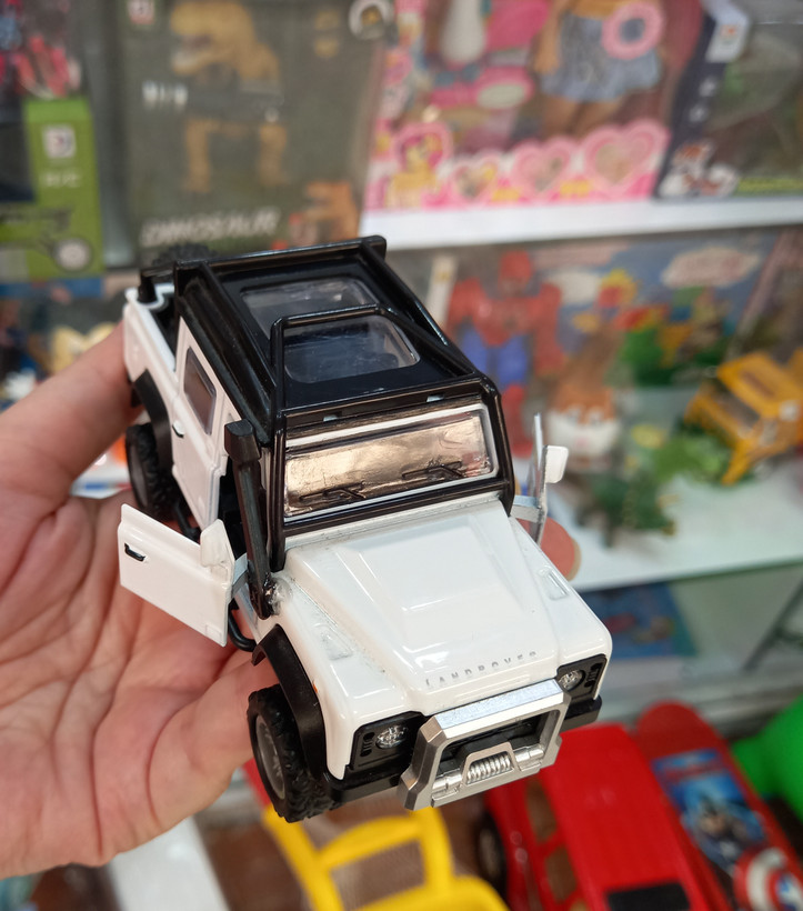 ماکت ماشین فلزی لندرور Land rover موزیکال و چراغدار وارداتی