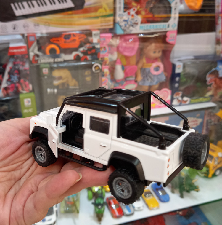 ماکت ماشین فلزی لندرور Land rover موزیکال و چراغدار وارداتی